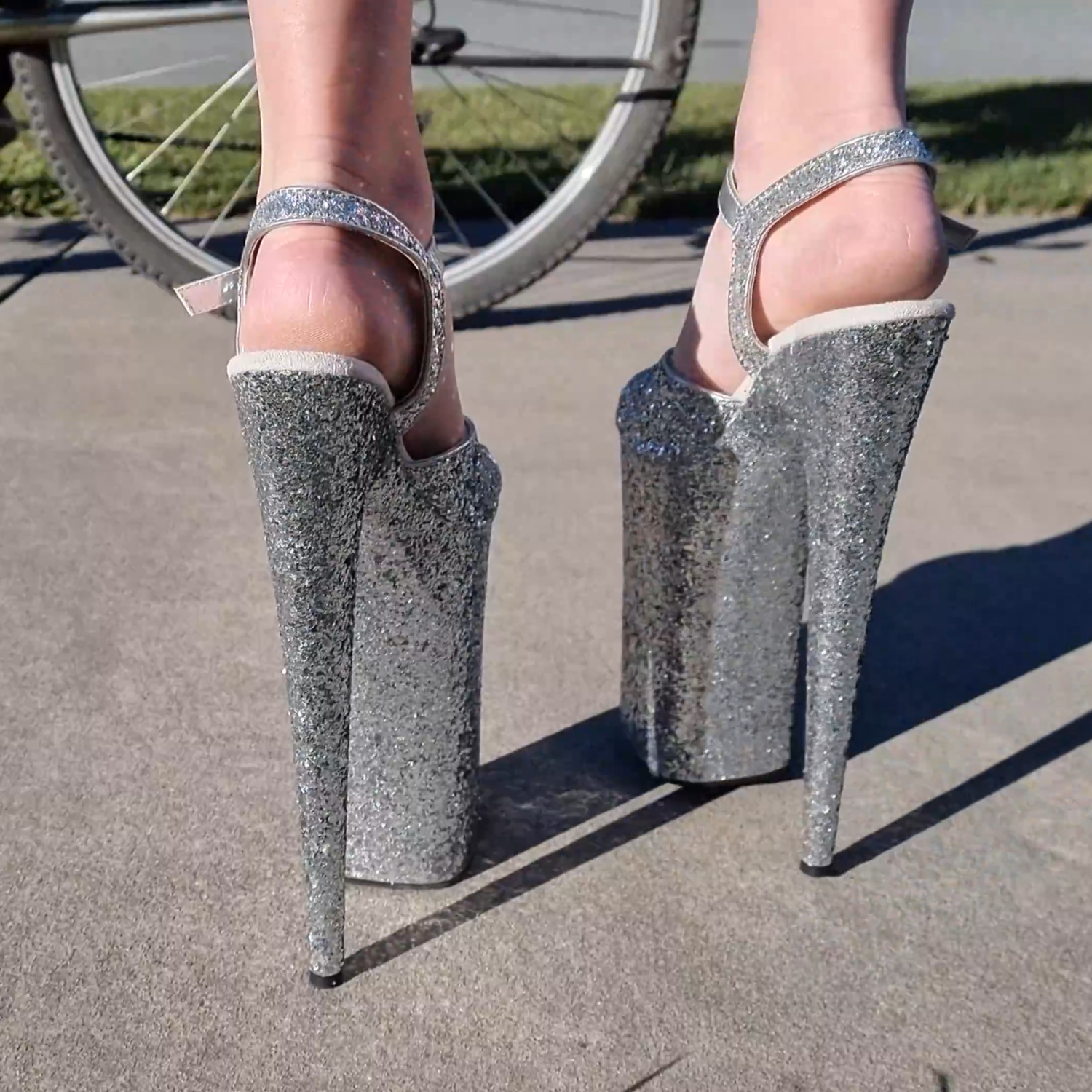 CATIE 10 INCH SILVER GLITTER PLEASER BEYOND 10 INCH HIGH HEEL PLATFORM SHOES SIZE 7 USA SALE